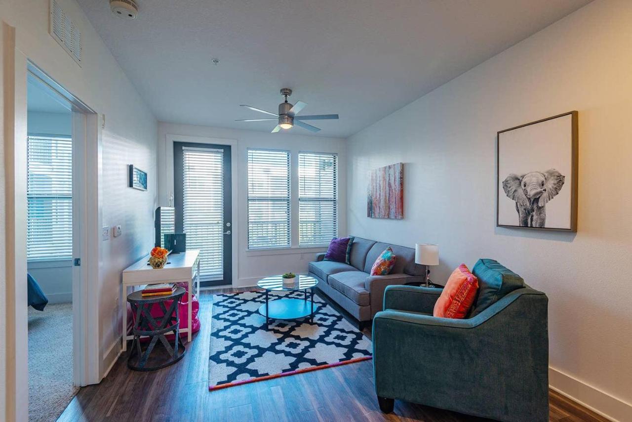 Frontdesk Noho Flats At North Hyde Park Apts Tampa Apartment Room photo